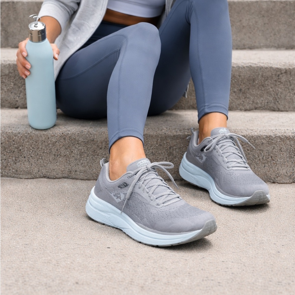 Topo Athletic Phantom‎ 3 Gray Blue Running Shoes Women’s 7 Wide